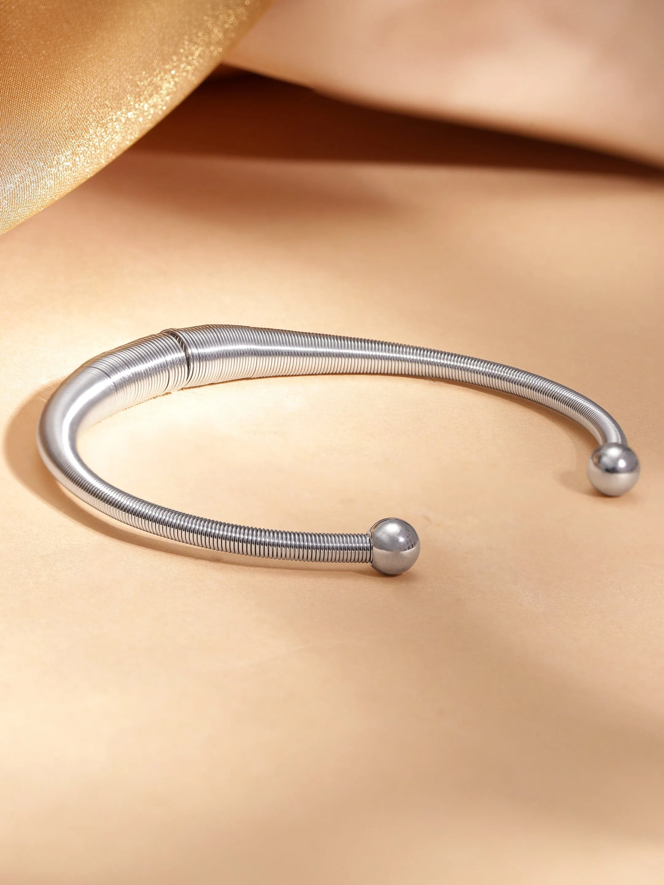 Rubans Voguish Rodium Silver Plated Coil of sterling silver Bracelet